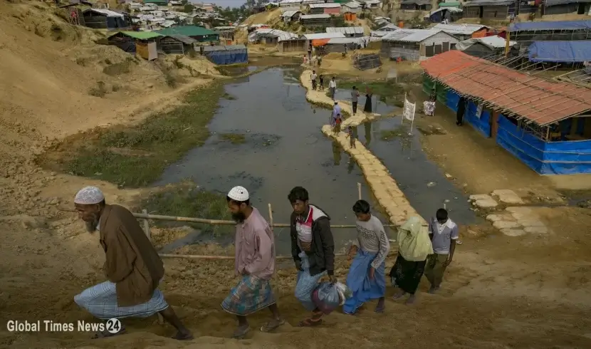 Bangladeshi families flee amid border shelling from Myanmar