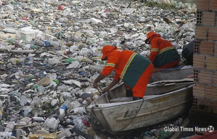 Amazon : De grandes quantités de déchets polluent les eaux de Manaus