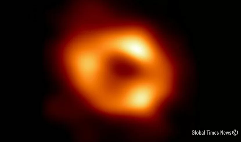 Des astronomes révèlent une image du trou noir au centre de notre galaxie, Sagittarius A