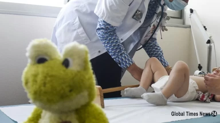 Services pédiatriques saturés : les soignants somment Emmanuel Macron d’agir en urgence