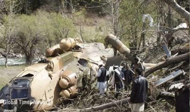 पाकिस्तान में सेना का हेलीकॉप्टर क्रैश