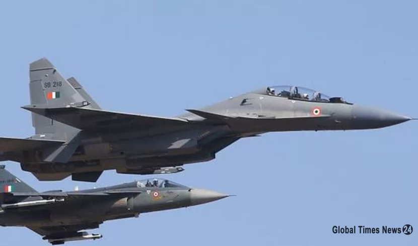 دو بھارتی فوجی طیارے فضا میں ٹکرانے کے بعد گر کر تباہ ہو گئے